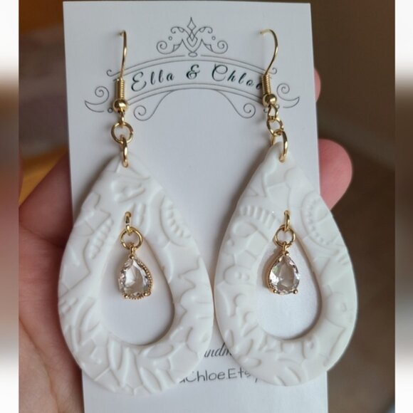 Gorgeous White Lightweight Gold Plated Pearl Drop Dangle Crystal Earring - Picture 8 of 8